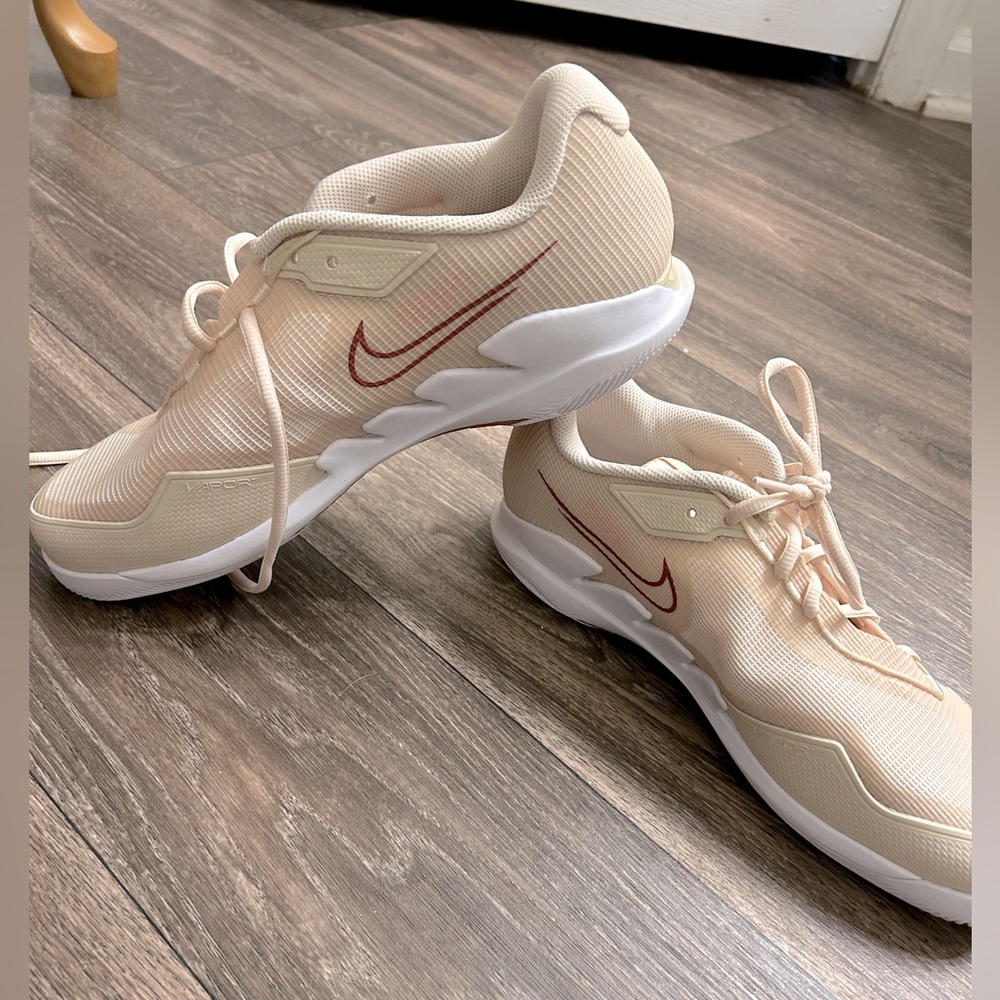 NIKE ZOOM VAPOR PRO HC tennis shoes